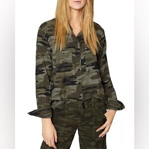 Sanctuary Steady Boyfriend Camo Shirt size Large